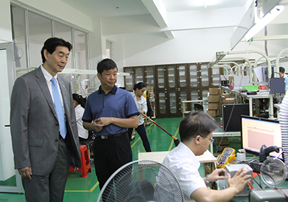 中國儀器儀表學(xué)會(huì)常務(wù)副理事長吳幼華一行蒞臨虹潤公司參觀考察