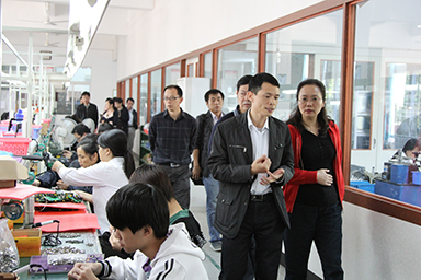 福建省委統(tǒng)戰(zhàn)部副部長、省工商聯(lián)黨組書記王玲視察虹潤公司